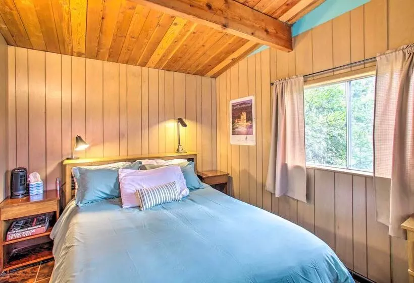 Remote Escape: Serene Lakeside Cabin W/ Beach