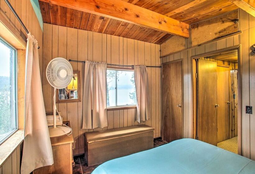 Remote Escape: Serene Lakeside Cabin W/ Beach