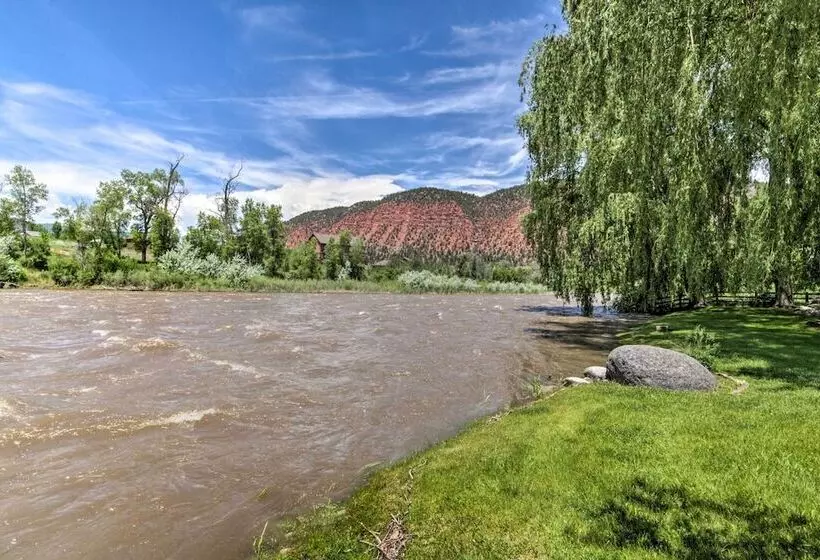 Rivers Edge Mtn Home: Private Hot Tub & Views