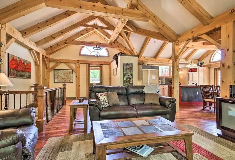 Rivers Edge Mtn Home: Private Hot Tub & Views