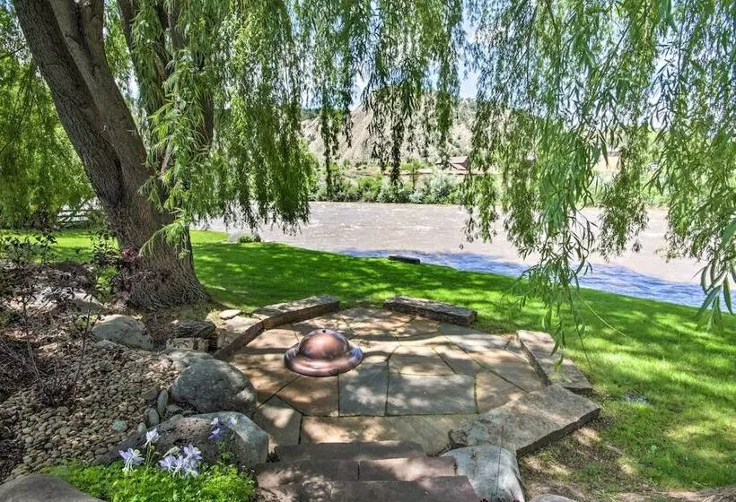 Rivers Edge Mtn Home: Private Hot Tub & Views