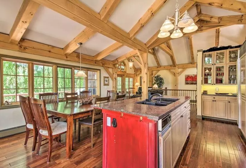 Rivers Edge Mtn Home: Private Hot Tub & Views