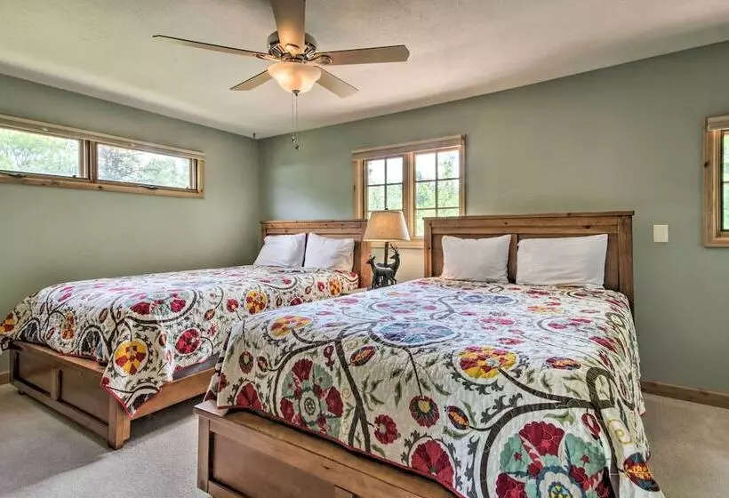 Rivers Edge Mtn Home: Private Hot Tub & Views