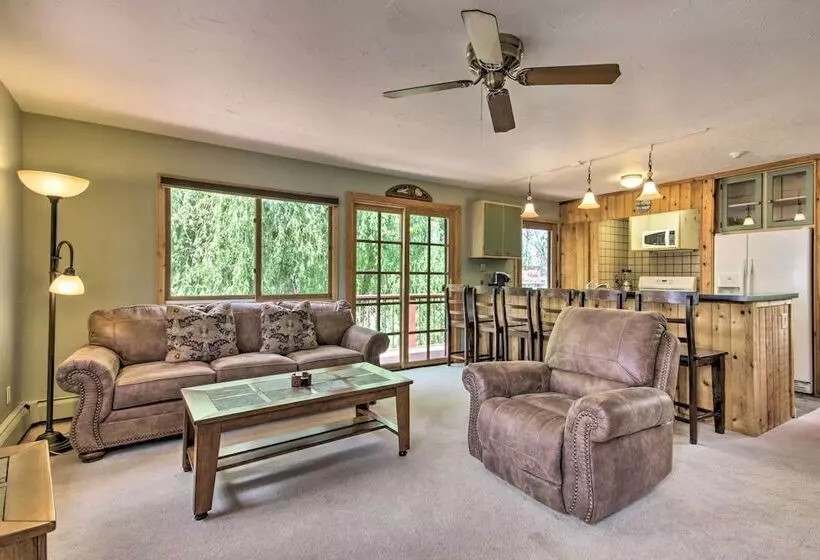 Rivers Edge Mtn Home: Private Hot Tub & Views