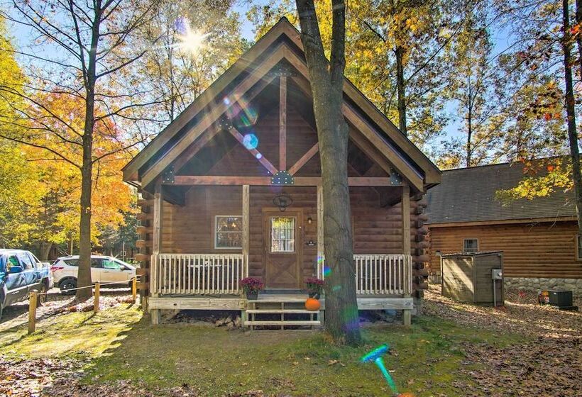 Rustic Rothbury Cabin W/ Resort Amenity Access!