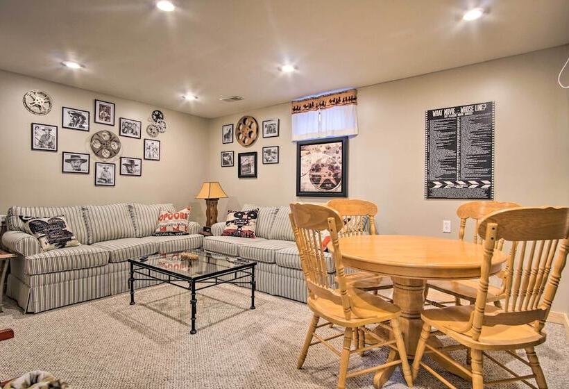 Rustic Rothbury Cabin W/ Resort Amenity Access!