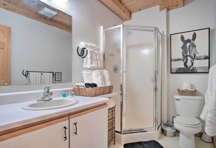 Rustic Rothbury Cabin W/ Resort Amenity Access!