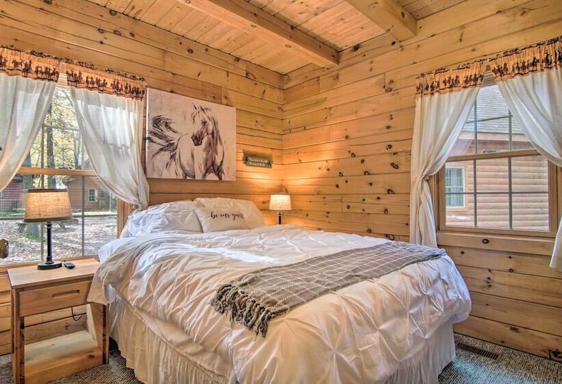 Rustic Rothbury Cabin W/ Resort Amenity Access!