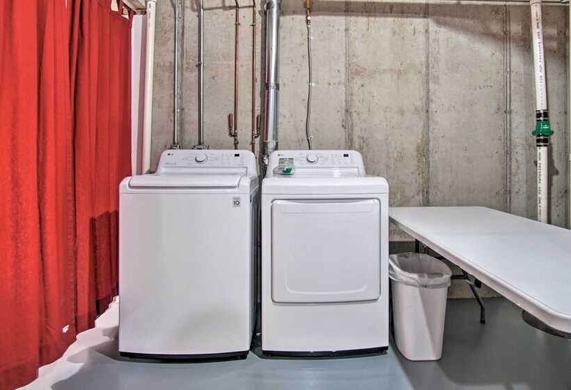 Rustic Rothbury Cabin W/ Resort Amenity Access!