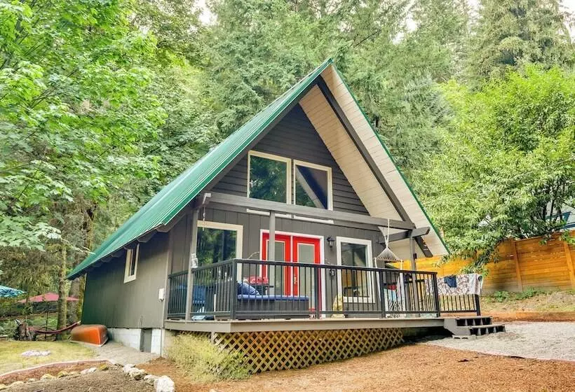 Rustic Cougar Cabin W/ Wood Burning Fire Pit!