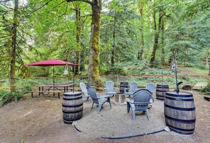 Rustic Cougar Cabin W/ Wood Burning Fire Pit!