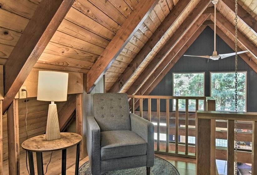 Rustic Cougar Cabin W/ Wood Burning Fire Pit!