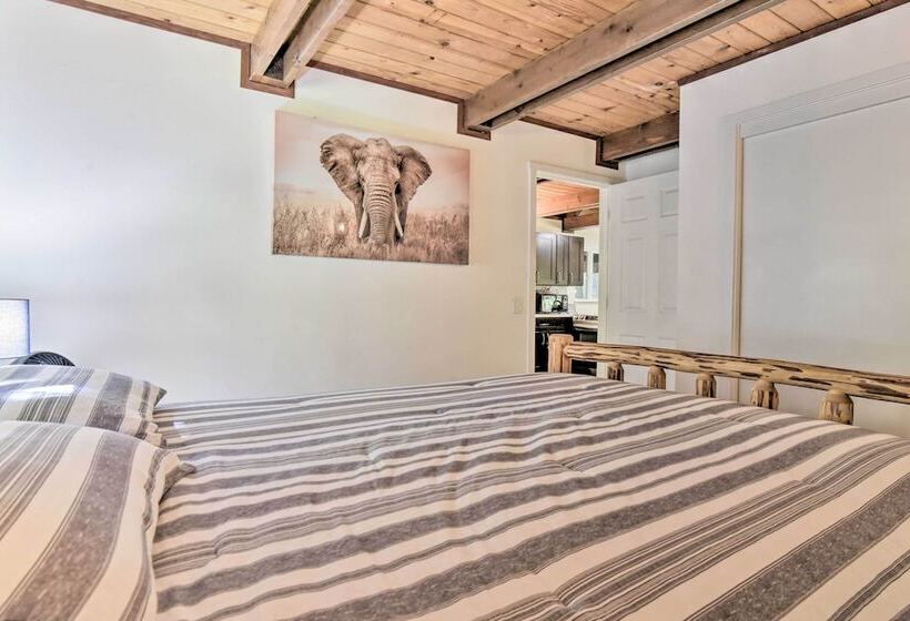 Rustic Cougar Cabin W/ Wood Burning Fire Pit!