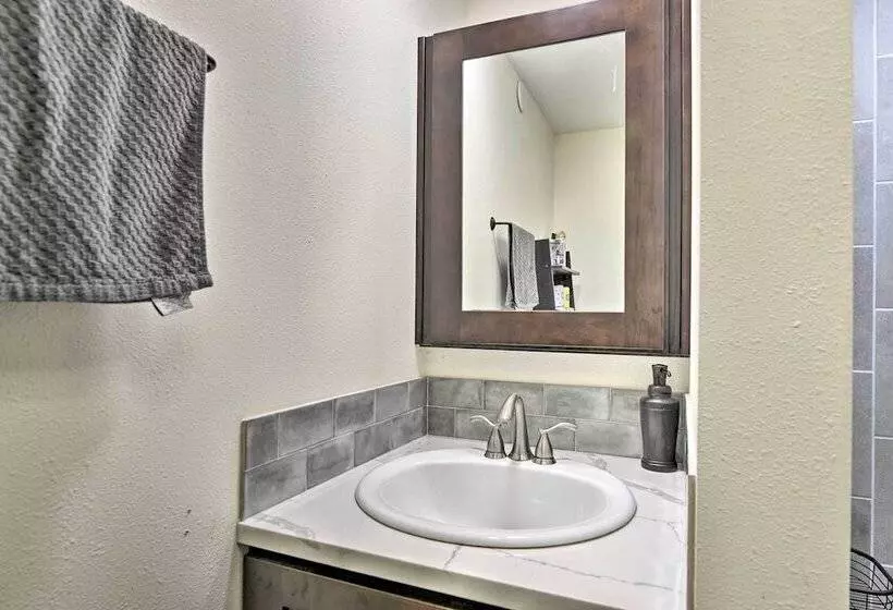 Rustic Cougar Cabin W/ Wood Burning Fire Pit!