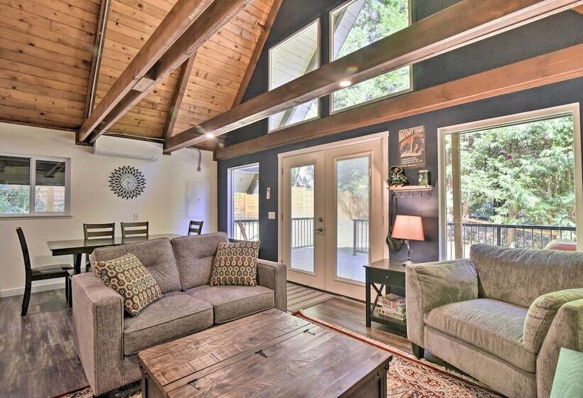 Rustic Cougar Cabin W/ Wood Burning Fire Pit!