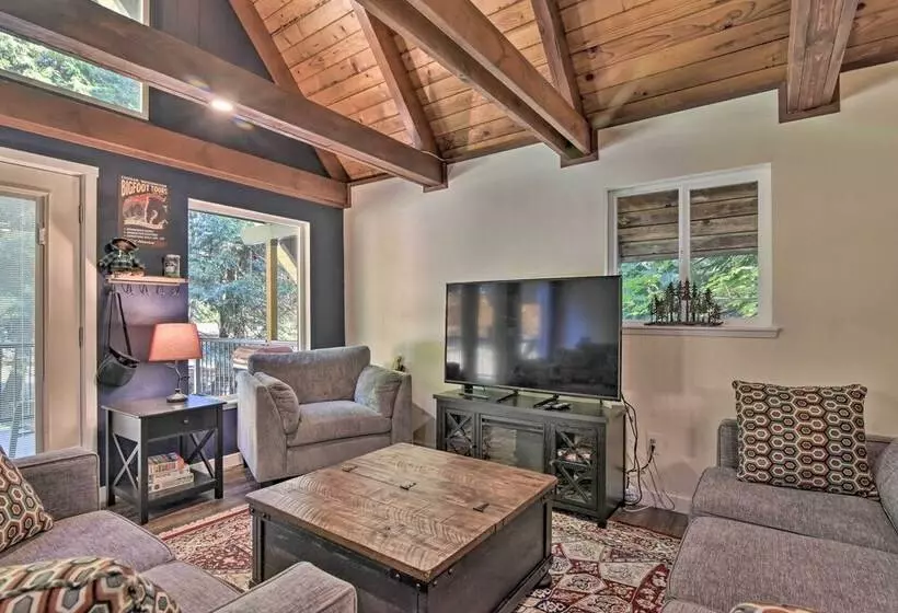 Rustic Cougar Cabin W/ Wood Burning Fire Pit!