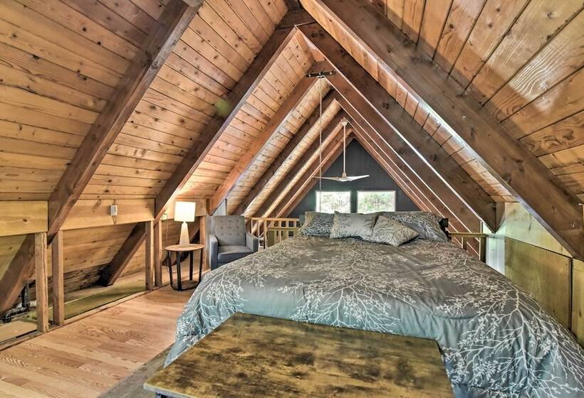 Rustic Cougar Cabin W/ Wood Burning Fire Pit!