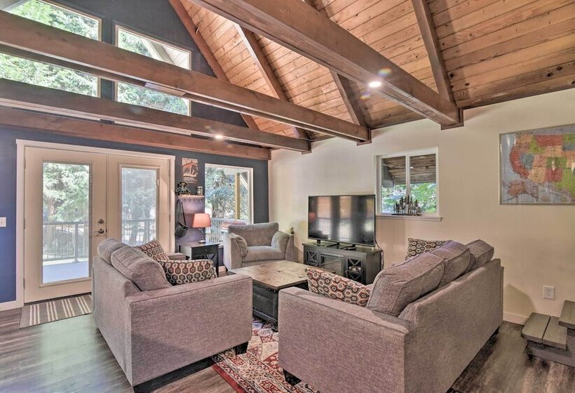 Rustic Cougar Cabin W/ Wood Burning Fire Pit!