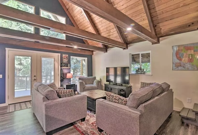 Rustic Cougar Cabin W/ Wood Burning Fire Pit!