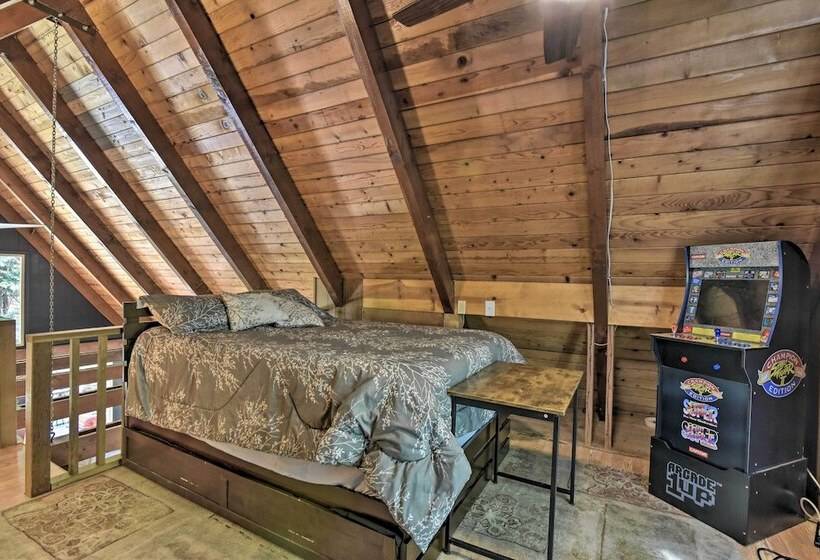 Rustic Cougar Cabin W/ Wood Burning Fire Pit!