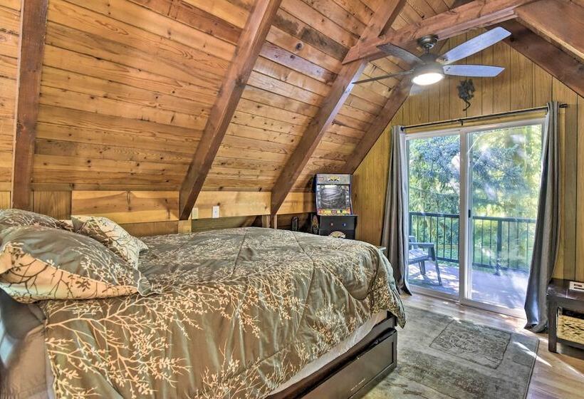 Rustic Cougar Cabin W/ Wood Burning Fire Pit!