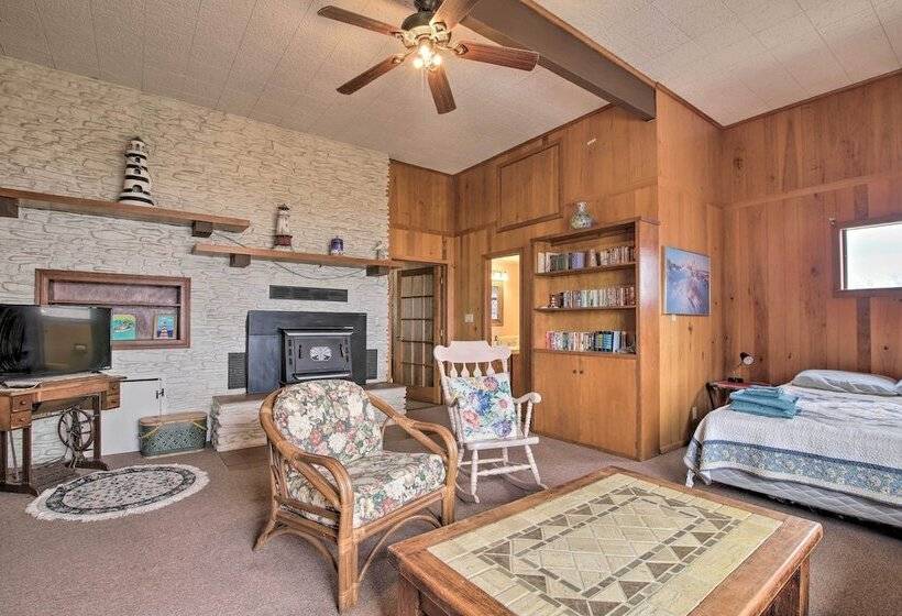 Rustic Lake Buchanan Hideaway W/ Game Room & Grill