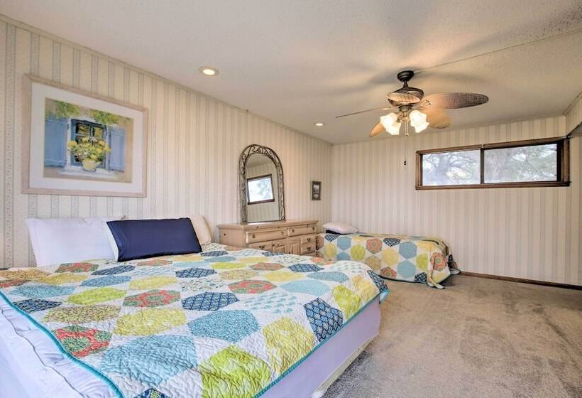 Rustic Lake Buchanan Hideaway W/ Game Room & Grill