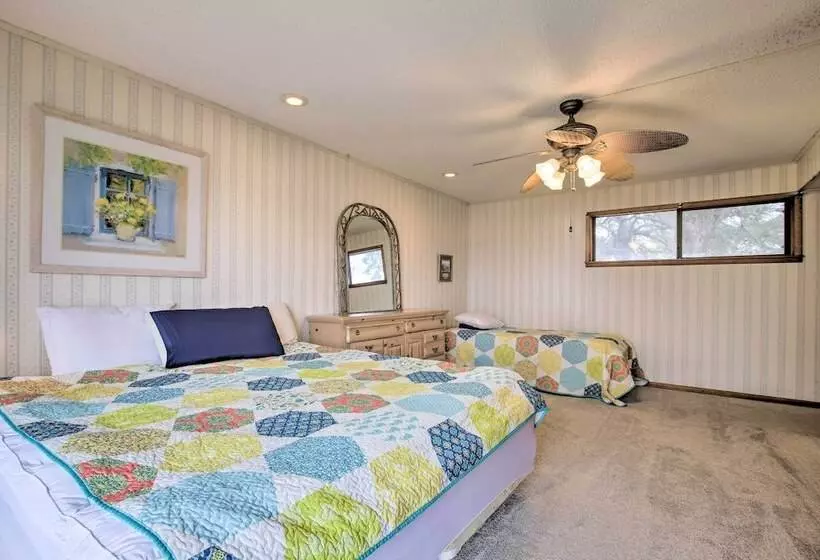 Rustic Lake Buchanan Hideaway W/ Game Room & Grill