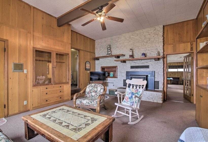 Rustic Lake Buchanan Hideaway W/ Game Room & Grill