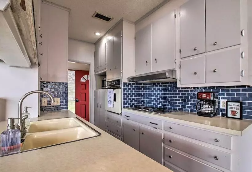 Rustic Lake Buchanan Hideaway W/ Game Room & Grill