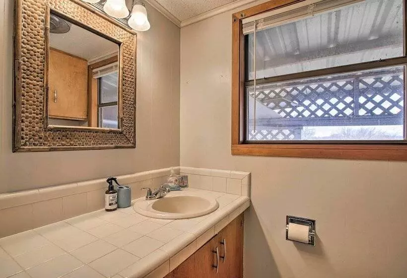 Rustic Lake Buchanan Hideaway W/ Game Room & Grill