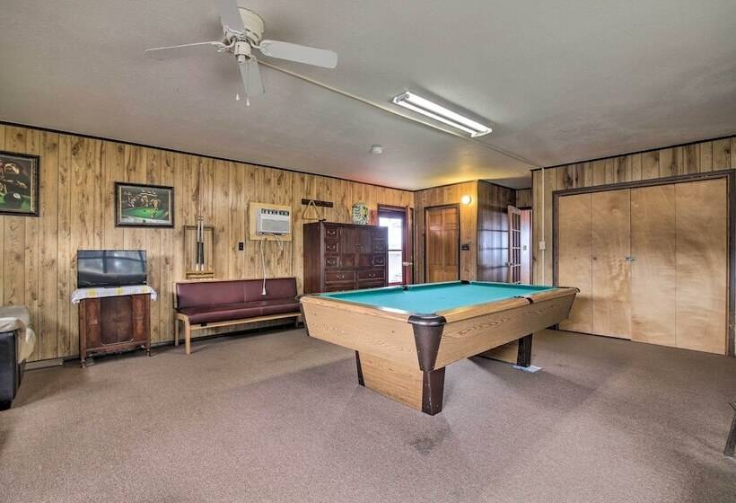 Rustic Lake Buchanan Hideaway W/ Game Room & Grill