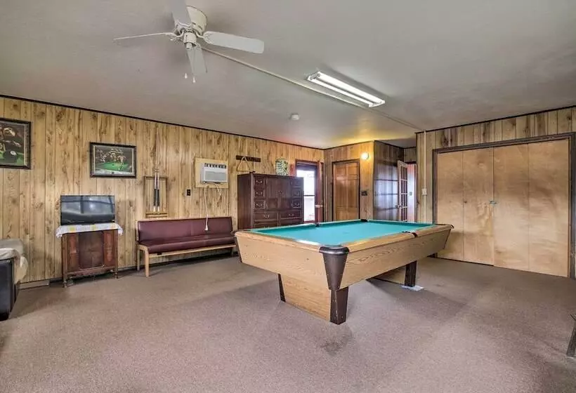 Rustic Lake Buchanan Hideaway W/ Game Room & Grill