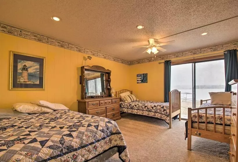 Rustic Lake Buchanan Hideaway W/ Game Room & Grill