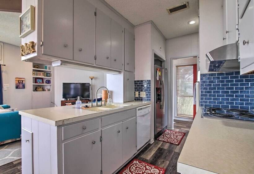 Rustic Lake Buchanan Hideaway W/ Game Room & Grill