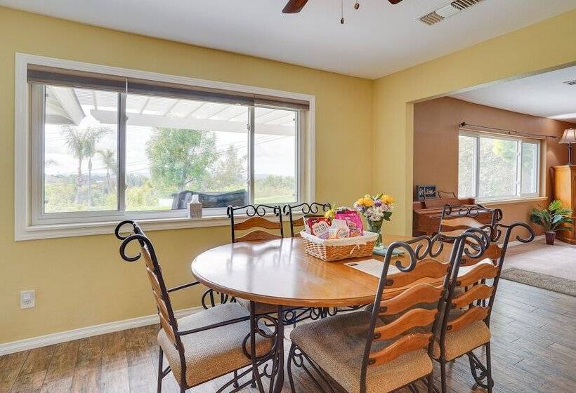 Santa Ana Home W/ Patio, 9 Mi To Disneyland!