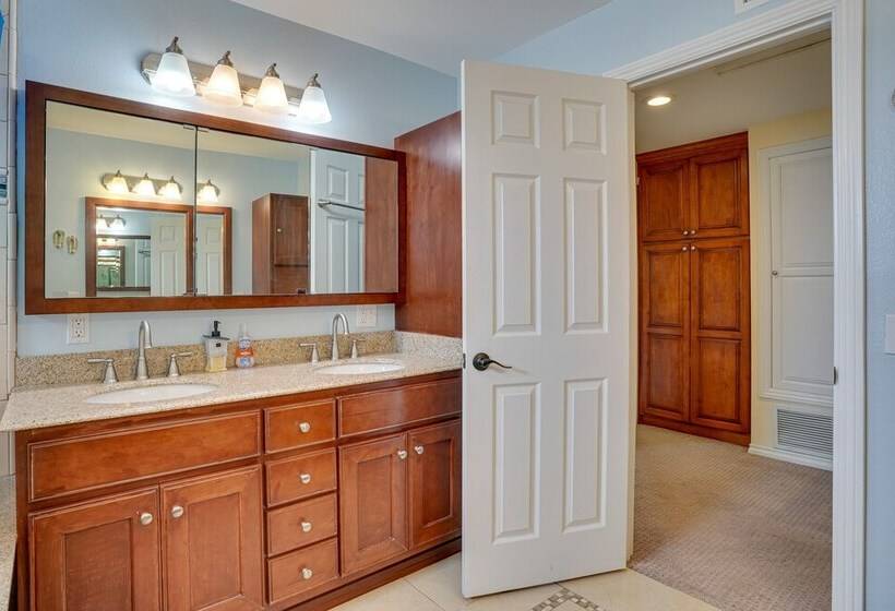 Santa Ana Home W/ Patio, 9 Mi To Disneyland!