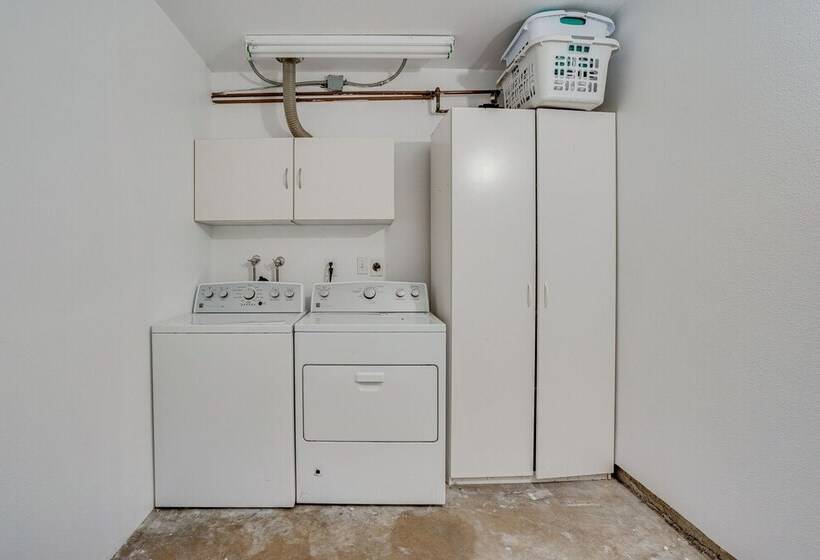 Santa Ana Home W/ Patio, 9 Mi To Disneyland!