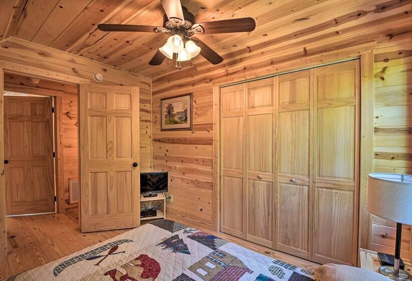 Secluded Cabin W/ Deck 13 Miles To Downtown Murphy