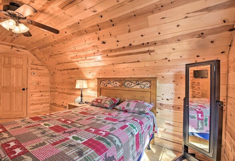 Secluded Cabin W/ Deck 13 Miles To Downtown Murphy