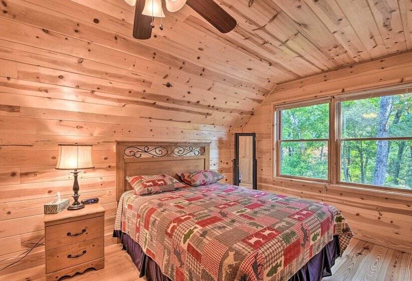 Secluded Cabin W/ Deck 13 Miles To Downtown Murphy