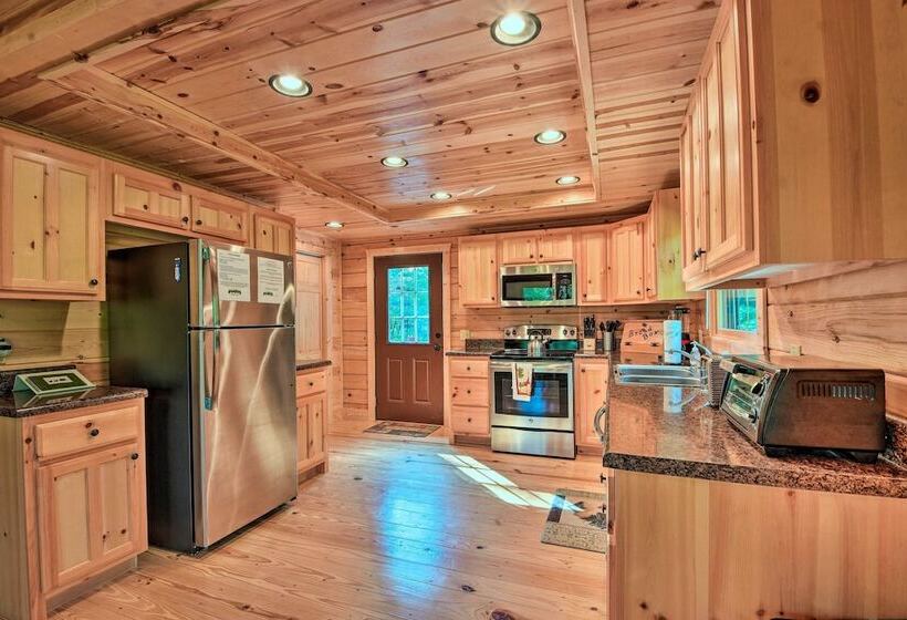 Secluded Cabin W/ Deck 13 Miles To Downtown Murphy