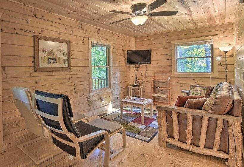 Secluded Cabin W/ Deck 13 Miles To Downtown Murphy
