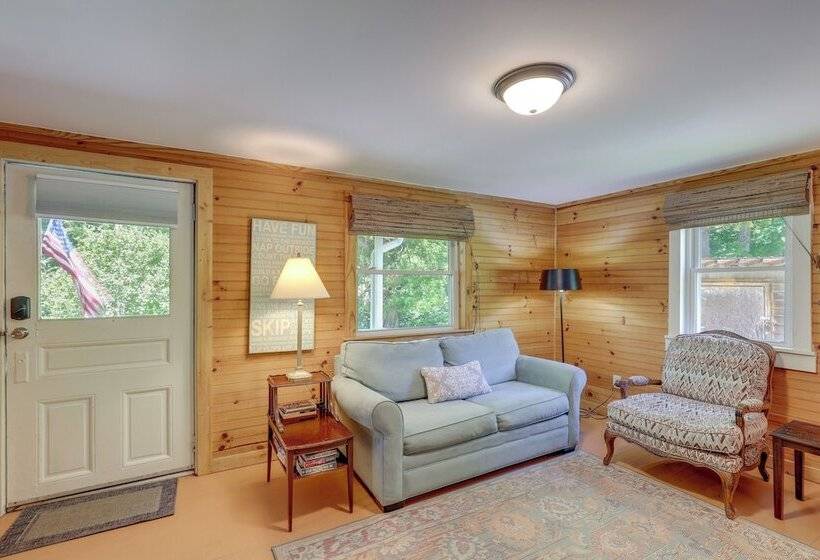 Secluded Marshall Cottage: Hot Tub + Mountain View