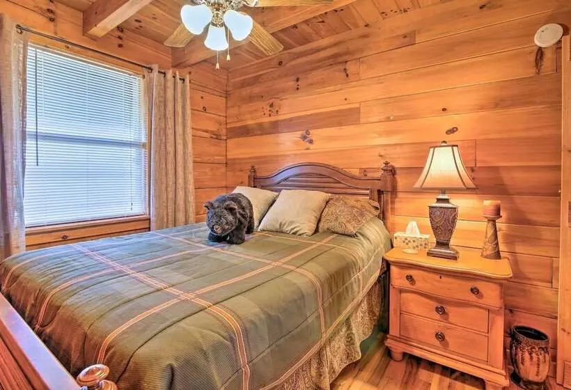 Smoky Mountain Retreat W/ Deck & Mountain Views!