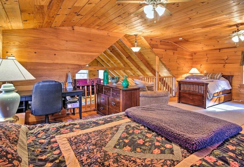 Smoky Mountain Retreat W/ Deck & Mountain Views!