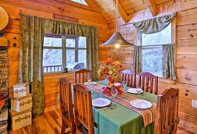 Smoky Mountain Retreat W/ Deck & Mountain Views!