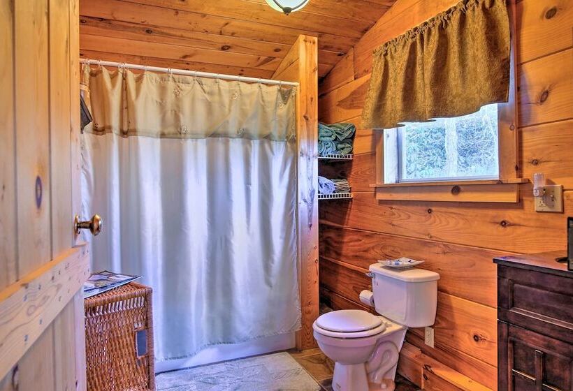 Smoky Mountain Retreat W/ Deck & Mountain Views!