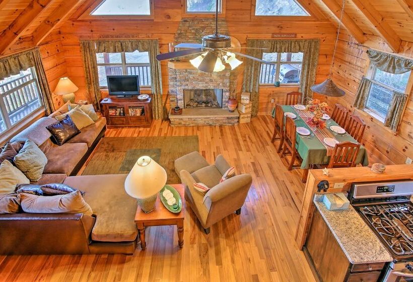 Smoky Mountain Retreat W/ Deck & Mountain Views!