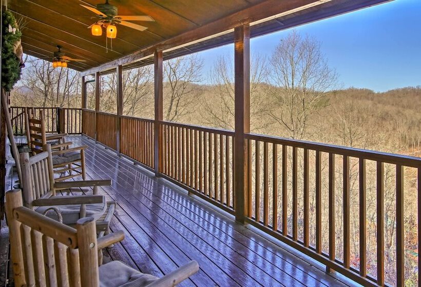 Smoky Mountain Retreat W/ Deck & Mountain Views!